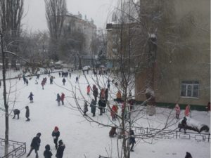 Bucuria iernii  se poate citi în ochii fiecărui copil